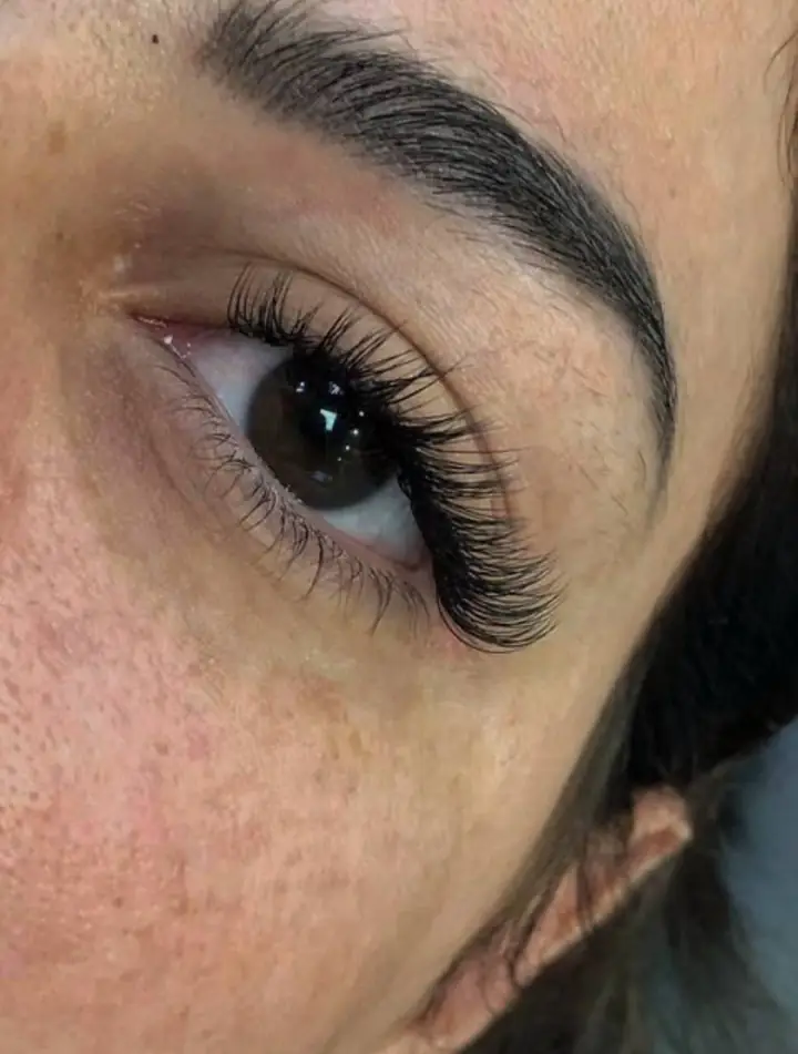 Lashes & Brows · 1 / 9
