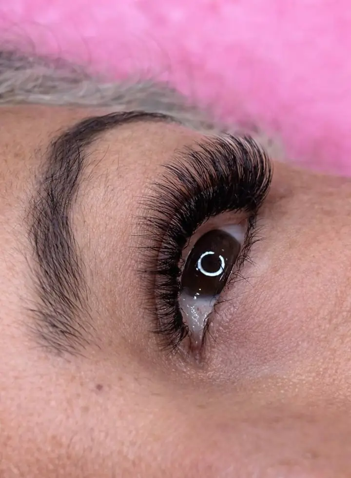 Lashes & Brows · 2 / 9