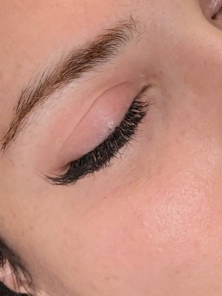 Lashes & Brows · 3 / 9