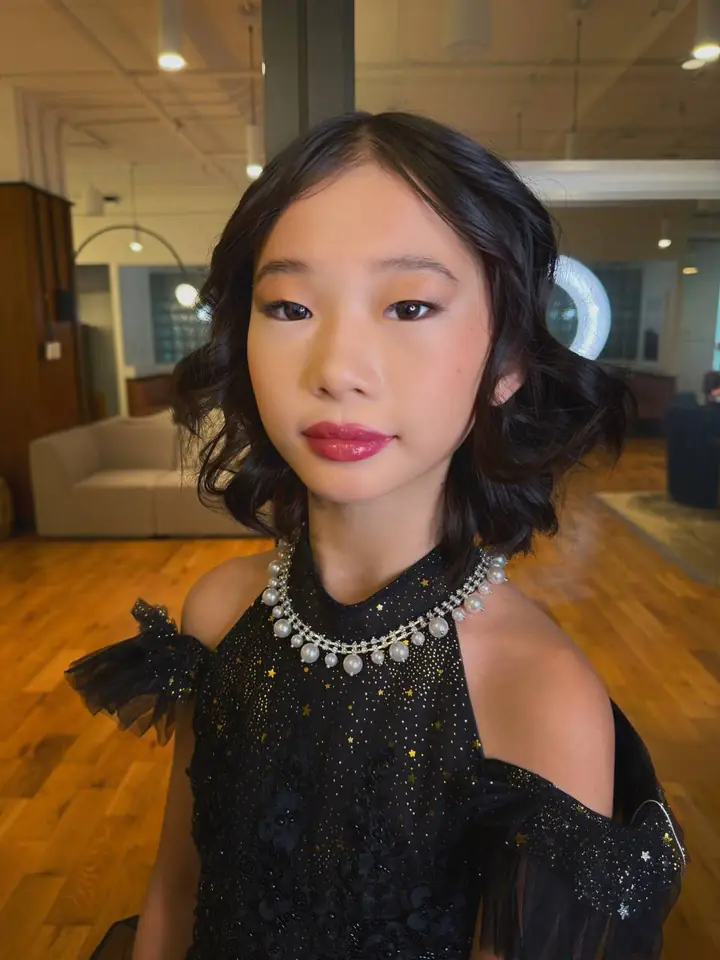 Makeup · 5 / 6